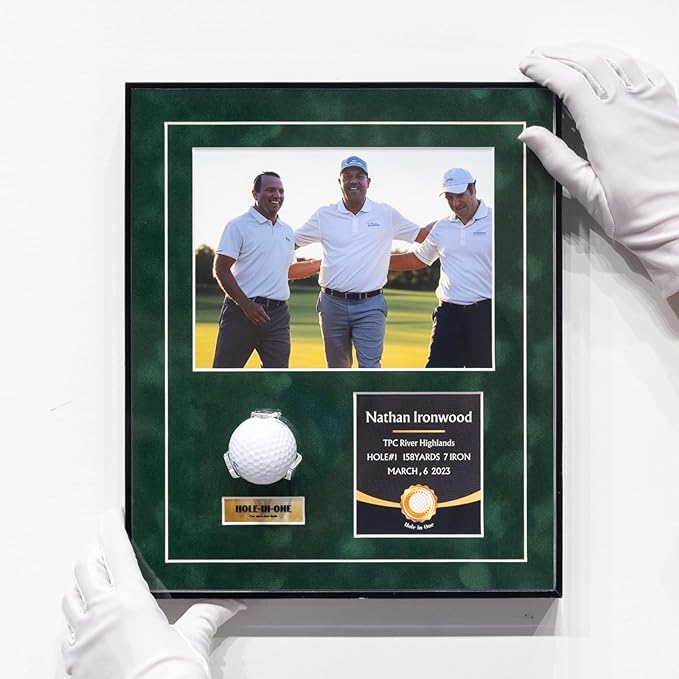 One-Shot Victory Golf Ball Display Frame – Acrylic Case with External Ball Mount, Custom Photo & Nameplate, Green Suede Mat, Elegant Golf Keepsake Gift（vertical design）