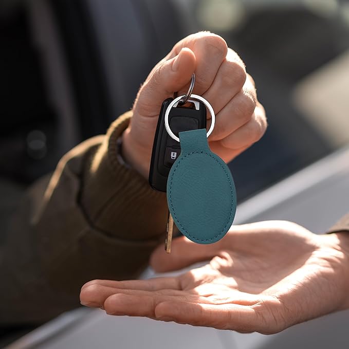 LaserGram Oval Keychain, Golfer Golfing, Personalized Engraving Included (Slate Blue)