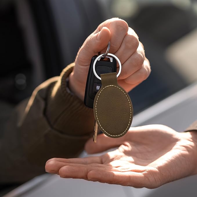LaserGram Oval Keychain, Golfer Golfing, Personalized Engraving Included (Rustic with Gold)